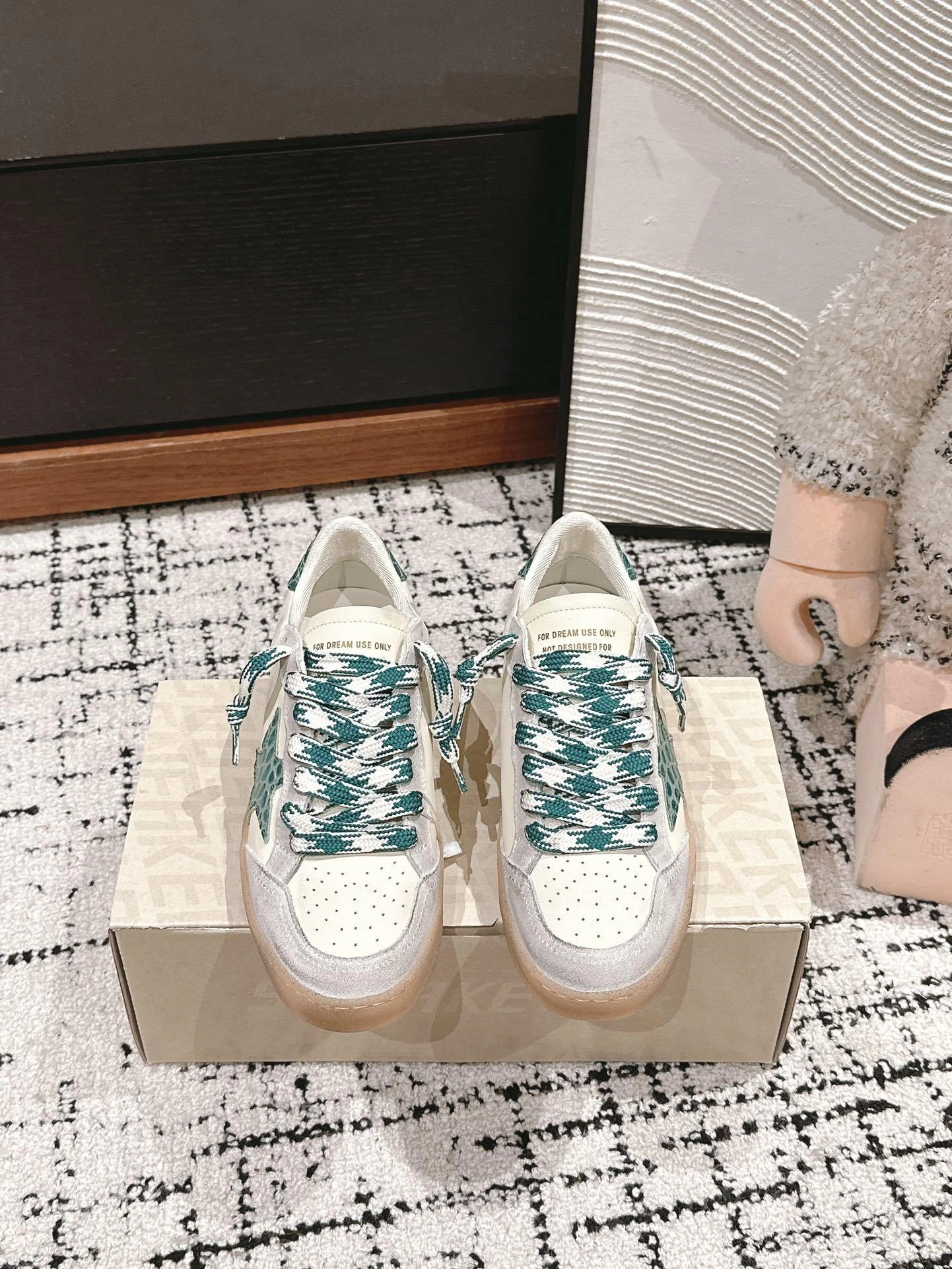 COCO-- 6642 GWF00117.F005937.10802 item:E-X187A1031